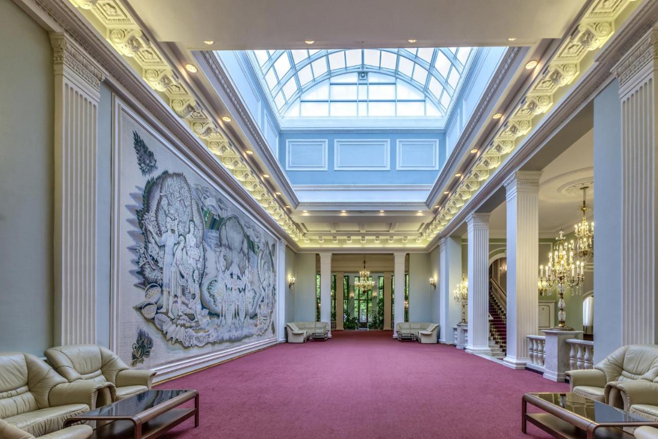 Vip Apartments Dipservice Hall Минск Екстериор снимка