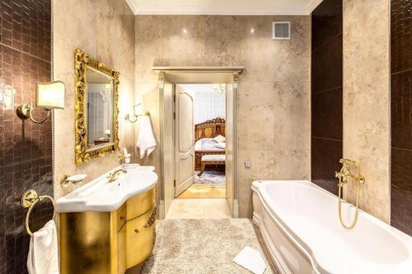 Vip Apartments Dipservice Hall Минск Екстериор снимка